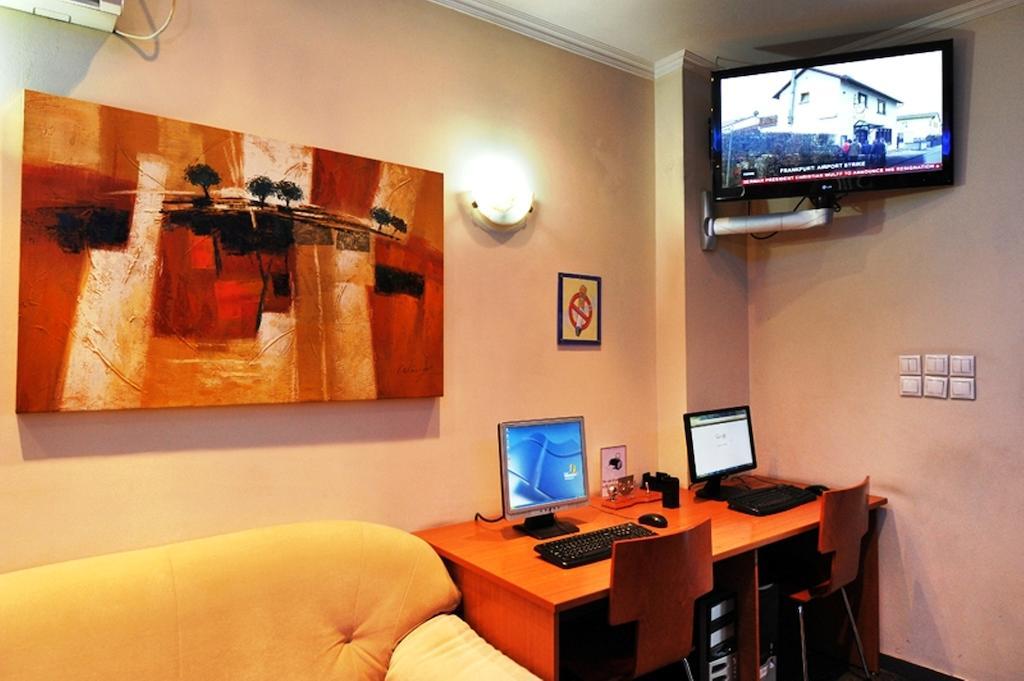 Pergamos Hotel Athena Bagian luar foto